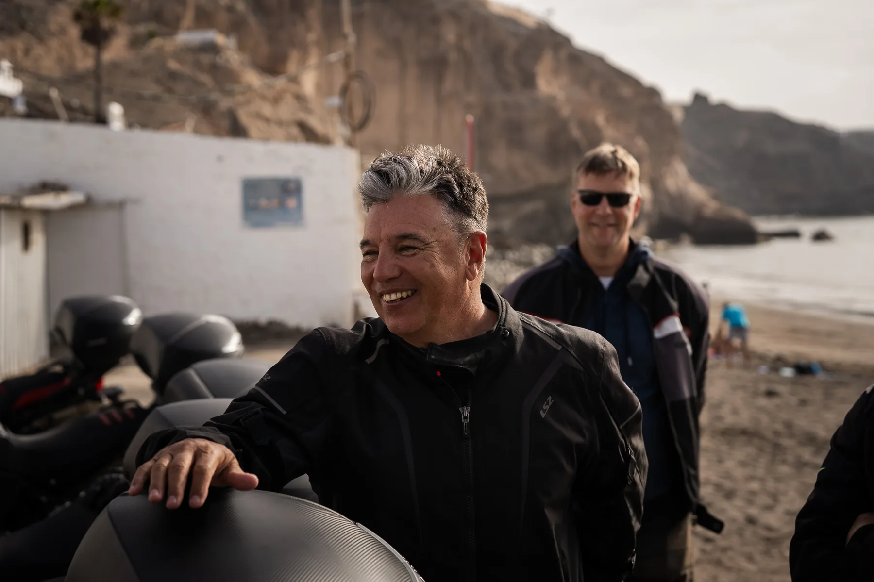 Grønn dal med pinjetrær og fjell i solskinn, Gran Canaria